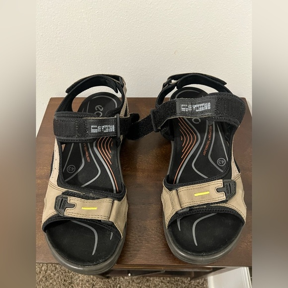 Ecco Men's Black and Tan Sandals - Picture 7 of 14